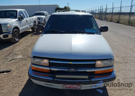 1998 Chevrolet Blazer Ls from USA, damaged, VIN 1GNCS13W9W2225633